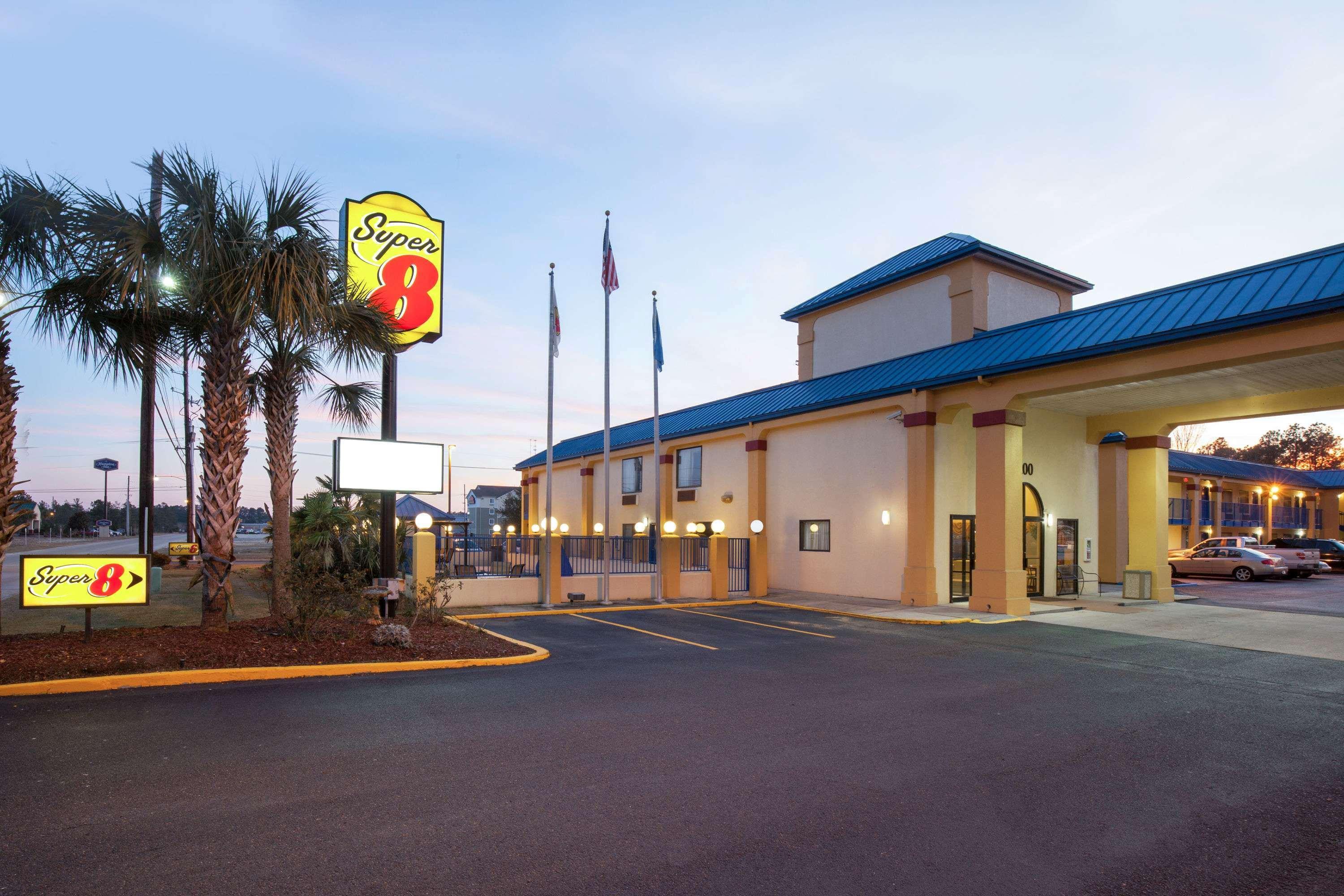 Super 8 By Wyndham Hammond Hotel Exterior photo