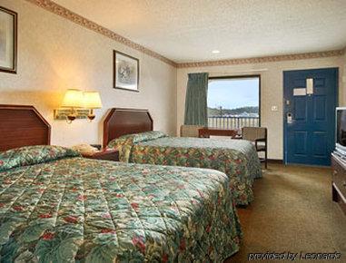 Super 8 By Wyndham Hammond Hotel Room photo